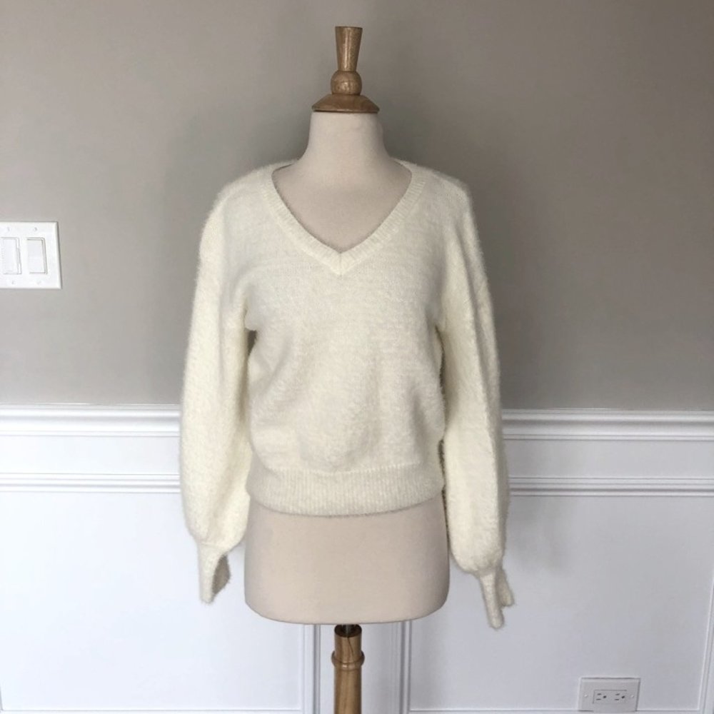 SUPER SOFT COZY WHITE BALLOON SLEEVE SWEATER
